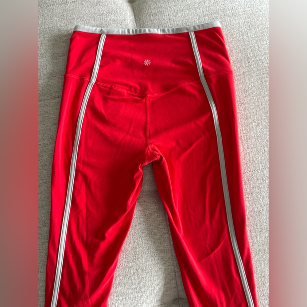 Elation Ultra High Rise 7/8 Legging color: Cardinal/Oyster. Size S P